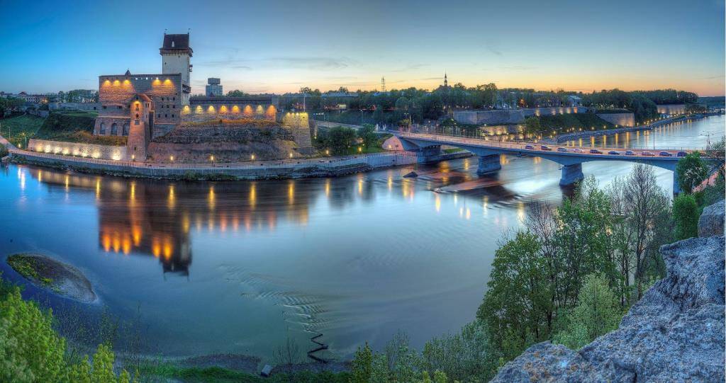 Narva river promenade - Visit Estonia
