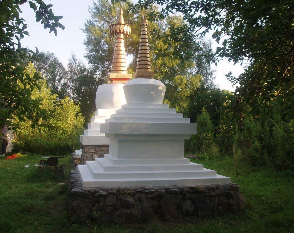 Between 1984 and 1985, Taola members built three stupas in the village of Tuuru, located in western Estonia.