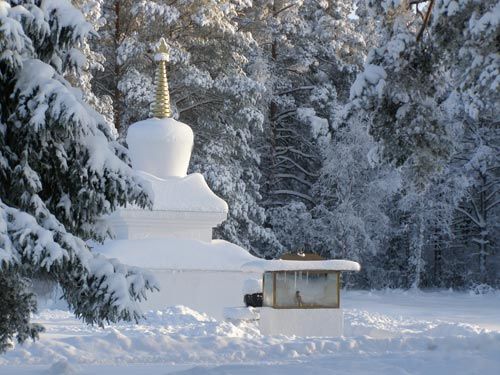 veltsa-stupa-in-2009-built-by-vaartnou-at-his-farm-www-estoniannyingmaencyclopedia-com-i