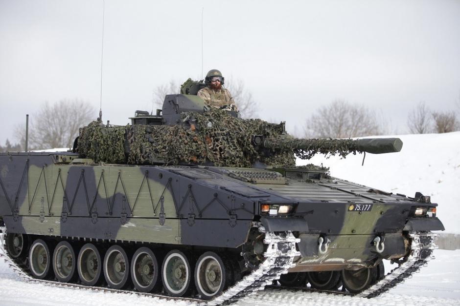 Estonia one of only three NATO members in the EU to spend enough on defence