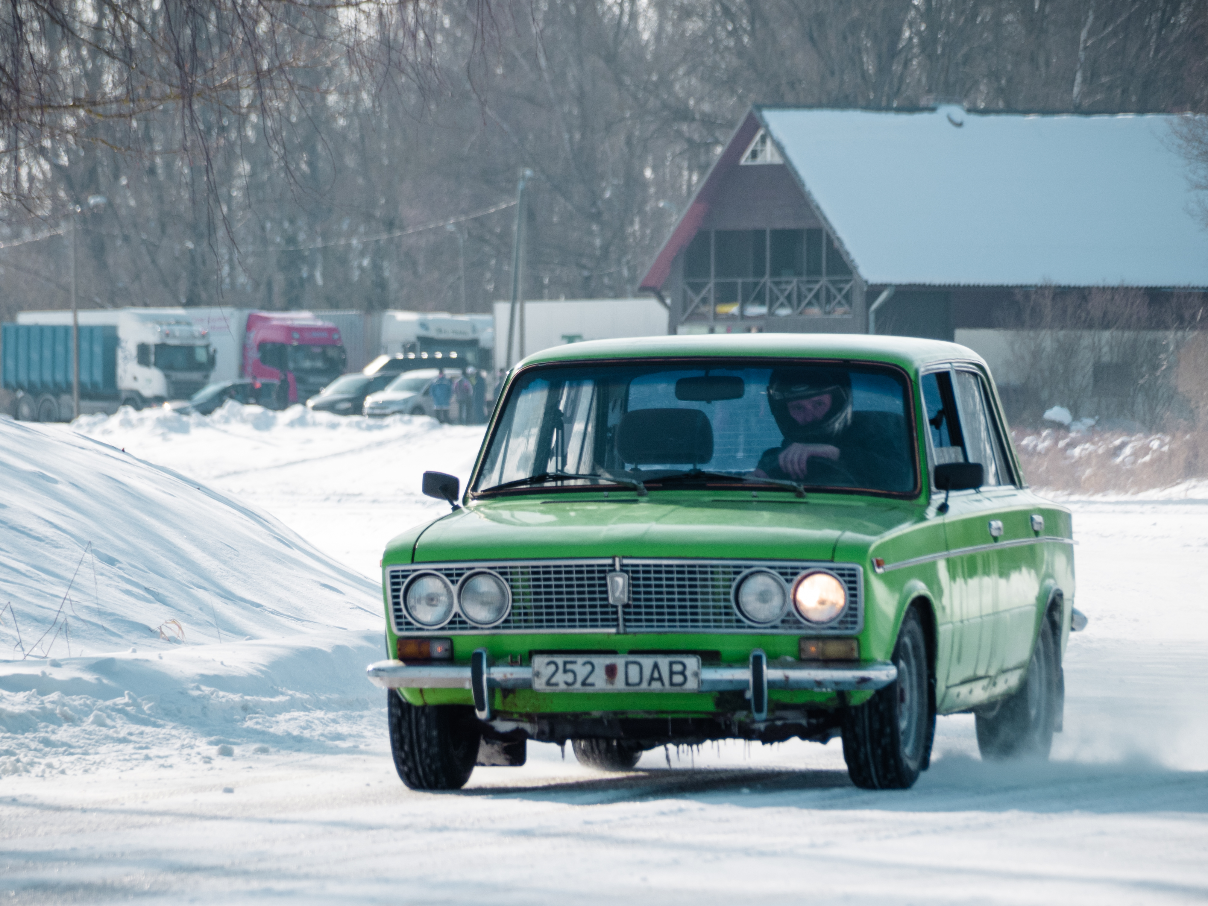 PHOTOS: Car racing on a lake? Estonians can!