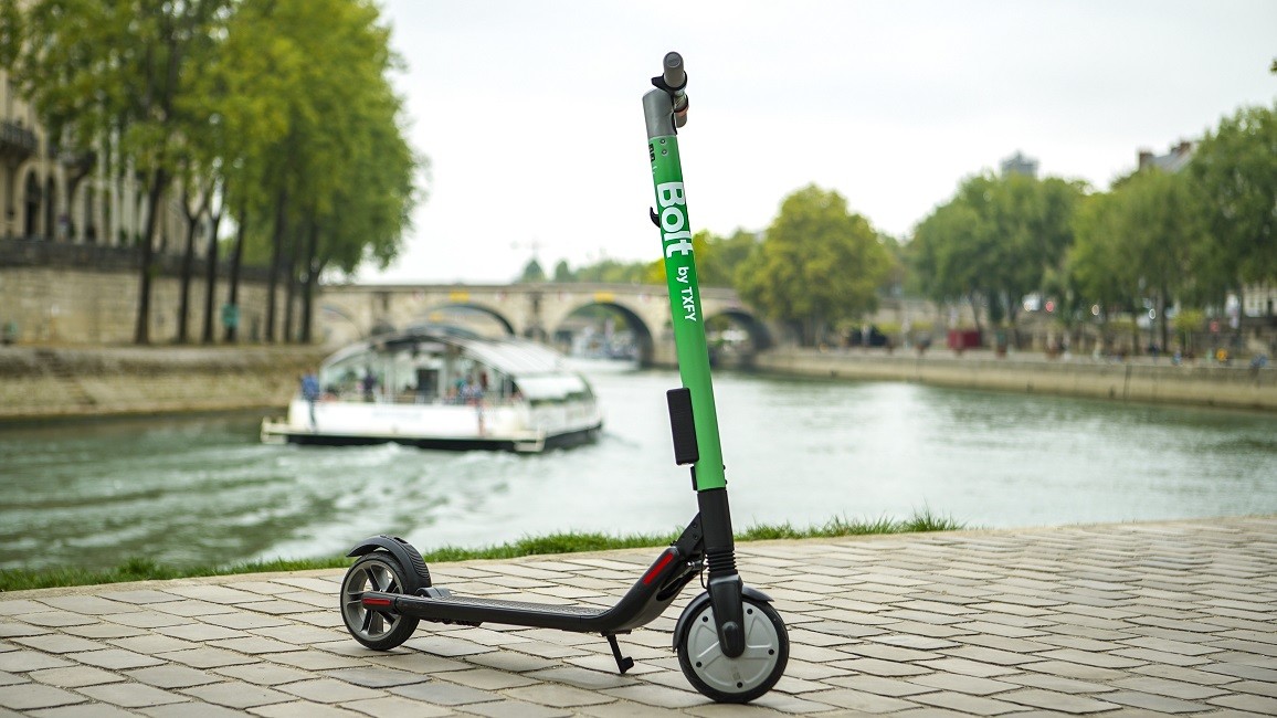 Bolt by Taxify Scooters in Paris 1