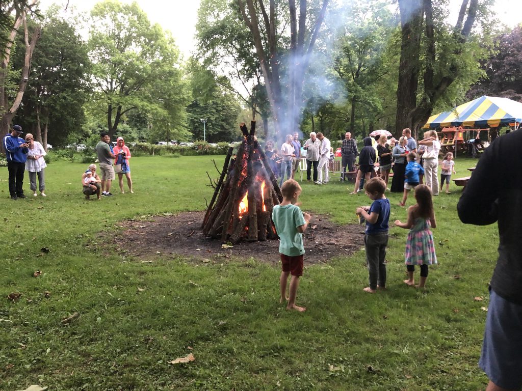 The Estonian Midsummer tradition always includes a huge bonfire. Photo by Sten Hankewitz.
