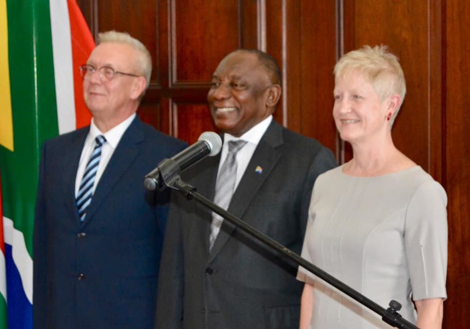 Riina Kionka with her husband, Lauri Lepik, and the South African president, Cyril Ramaphosa. Photo: EU Delegation to South Africa.