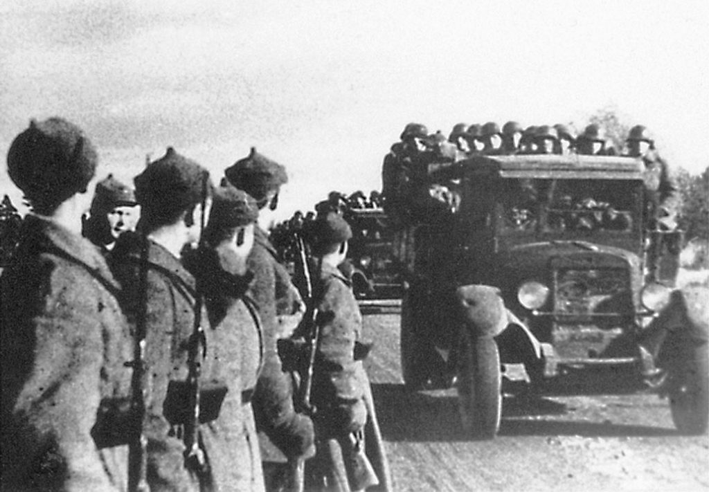 Soviet troops entering Estonia.