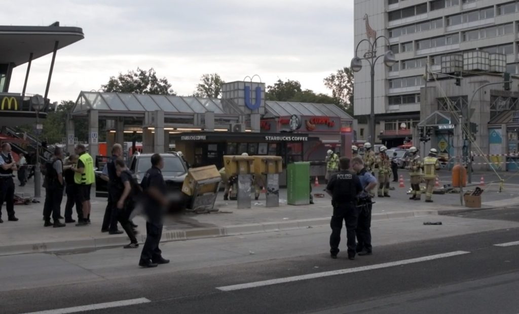 A black Mercedes SUV with Estonian licence plates drove into a crowd in the German capital, Berlin, in the morning of 26 July, injuring seven people, three of whom seriously. Screenshot from a video by the Bild magazine.