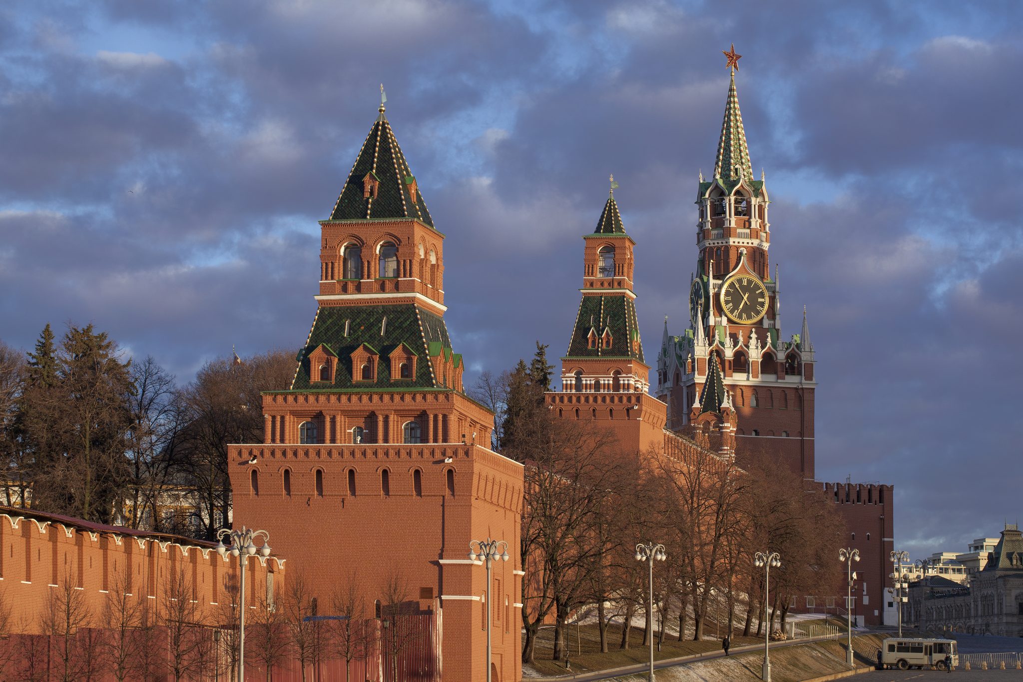 Московский рв. Башни Московского Кремля. Стены Московского Кремля 20 башен. Краснокирпичный Московский Кремль. Краснокирпичный Кремль Архитектор.