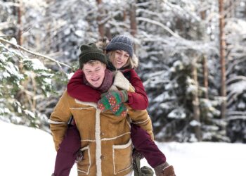 A screenshot from “Eia’s Christmas at Phantom Owl Farm”, an Estonian Christmas-themed family movie that also features Liis Lemsalu’s “This Night Has A Feeling” as one of the soundtrack songs.