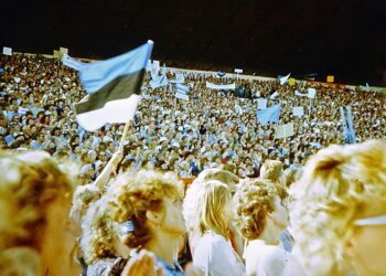 One of the Singing Revolution concerts, on 17 June 1988, at the Tallinn Song Festival grounds. Photo by Tõnu Talivee.