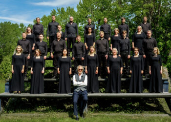 The Estonian Philharmonic Chamber Choir and Tõnu Kaljuste. Photo by Rene Jakobson.