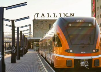 A train, operated by the state-owned company, Elron, at the Baltic Station in Tallinn. Photo by Elron.