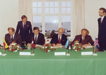 The foreign ministers of Iceland, Estonia, Latvia and Lithuania signed documents recognising the restoration of independence of the Baltic states and the establishment of diplomatic relations on 26 August 1991 at Höfði House in Reykjavik. Front row from the left: Algirdas Saudargas, Lithuania, Janis Jurkans, Latvia, Lennart Meri, Estonia, and Jón Baldvin Hannibalsson, Iceland; photo by the Icelandic foreign ministry.