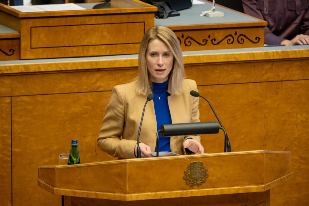 The Estonian prime minister and the leader of the Reform Party, Kaja Kallas, speaking in front of the parliament. Photo by the Reform Party.