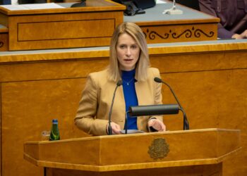 The Estonian prime minister and the leader of the Reform Party, Kaja Kallas, speaking in front of the parliament. Photo by the Reform Party.