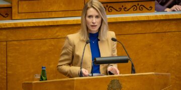 The Estonian prime minister and the leader of the Reform Party, Kaja Kallas, speaking in front of the parliament. Photo by the Reform Party.