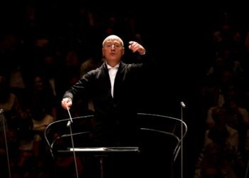Paavo Järvi conducting the Estonian Festival Orchestra at the Pärnu Music Festival. Photo by Tõiv Jõul.