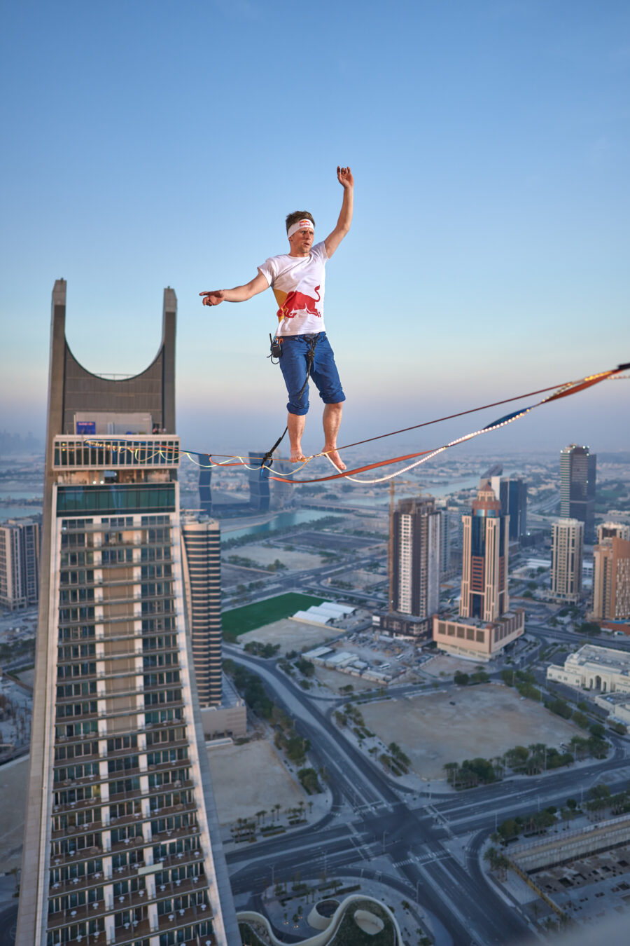 Video and pictures: Estonian slackline athlete Jaan Roose breaks a ...