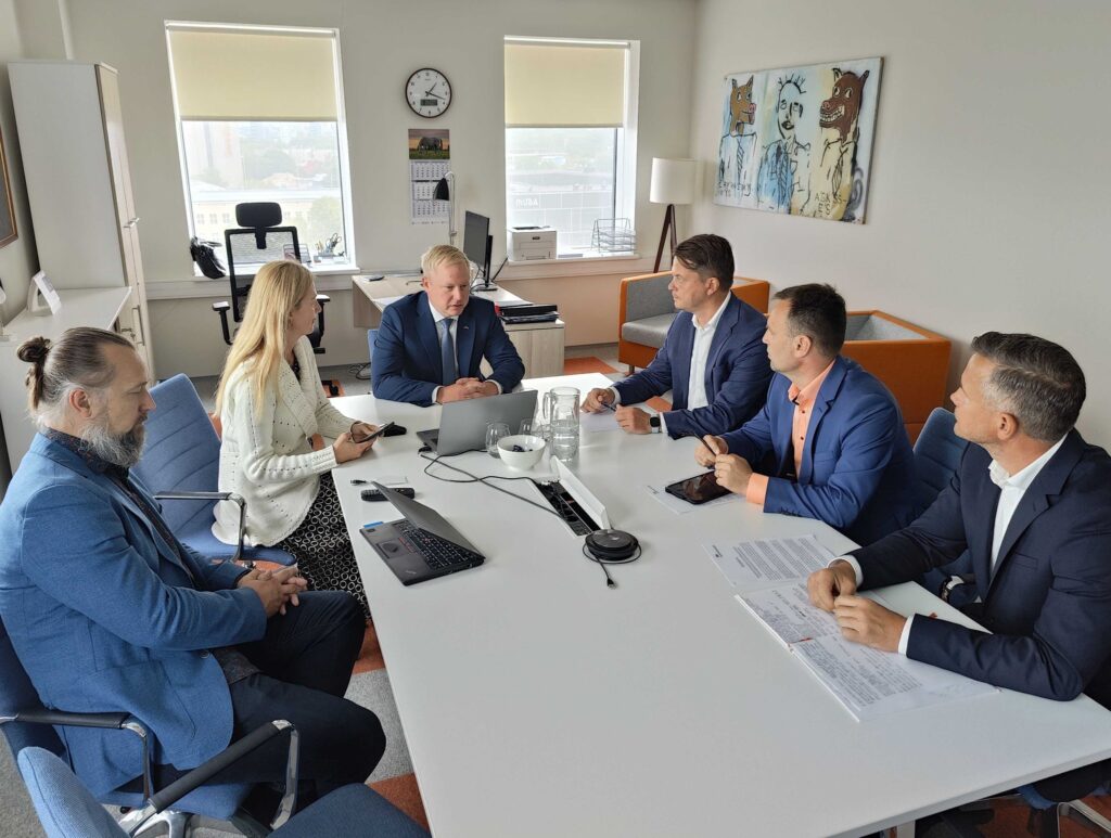 The representatives of the Right-wingers party, Andres Kaarmann, Karel Kuningas and Elmo Somelar (on the right) meeting with the Estonian finance minister, Mart Võrklaev (in the middle) to discuss the state of the country's economy. Photo from the Right-wingers' Facebook page.