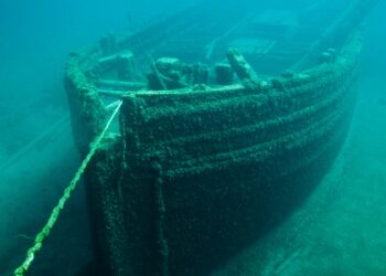 A shipwreck. Photo by NOAA on Unsplash.