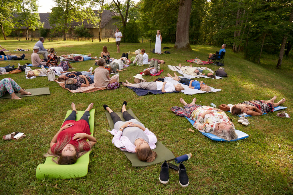 Rest and relaxation at the Aigu Om festival | Photo: Aigu Om