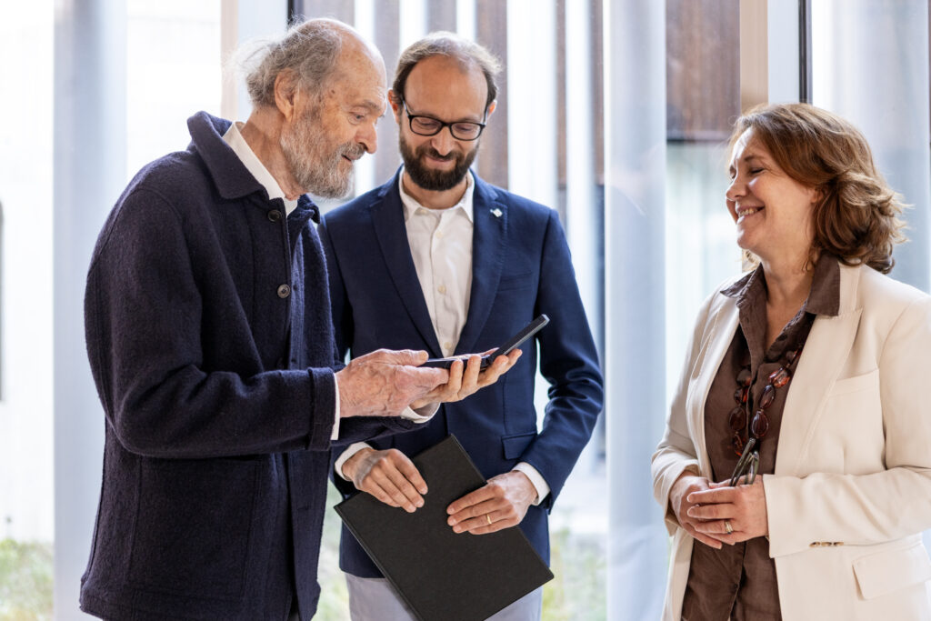 Arvo Pärt receiving the Royal Philharmonic Society Gold Medal from Angela Dixon, the chair of RPS), at a special ceremony held at the Arvo Pärt Centre on 12 September 2024. Photo by Birgit Püve.