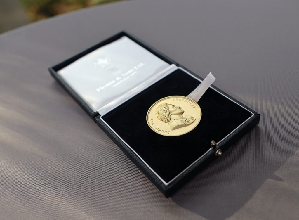 First awarded in 1871, the he Royal Philharmonic Society Gold Medal celebrates extraordinary achievements in music and has been presented to some of history’s most influential composers and musicians. Photo by Birgit Püve.