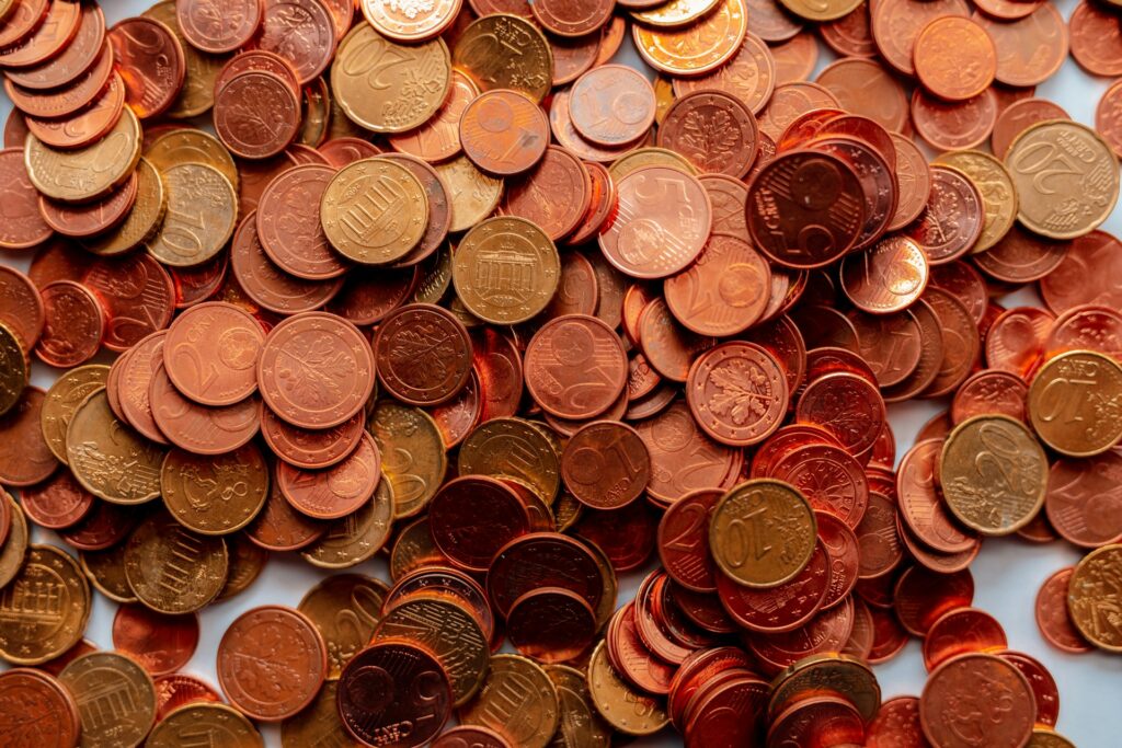 According to the Bank of Estonia, people use one and two-cent coins very rarely. Photo by Marcel Strauß on Unsplash.