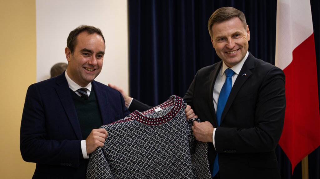 The Estonian defence minister, Hanno Pevkur, hosted his French counterpart Sébastien Lecornu (left) in Tallinn. Photo: Estonian defence ministry.