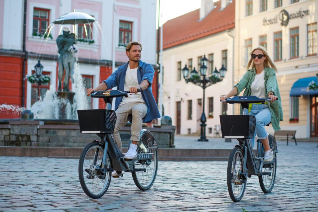 Urban residents tend to enjoy a longer healthy life than those in rural areas. Cyclists in Tartu, Estonia. Photo by Peeter Järvelaid.