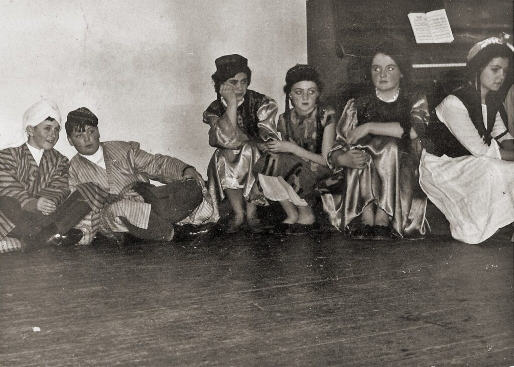 Children’s drama club at the Vinni sovkhoz in 1968. Photo: Private collection.