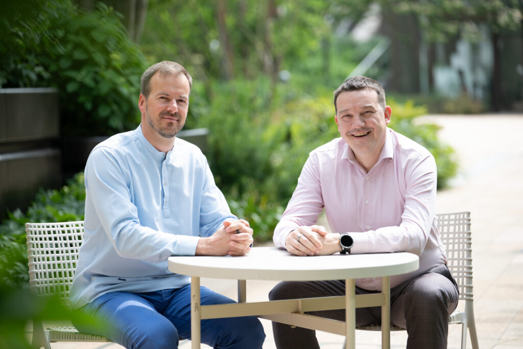Taavet Hinrikus and Sten Tamkivi. Photo by Takuya Sogawa.