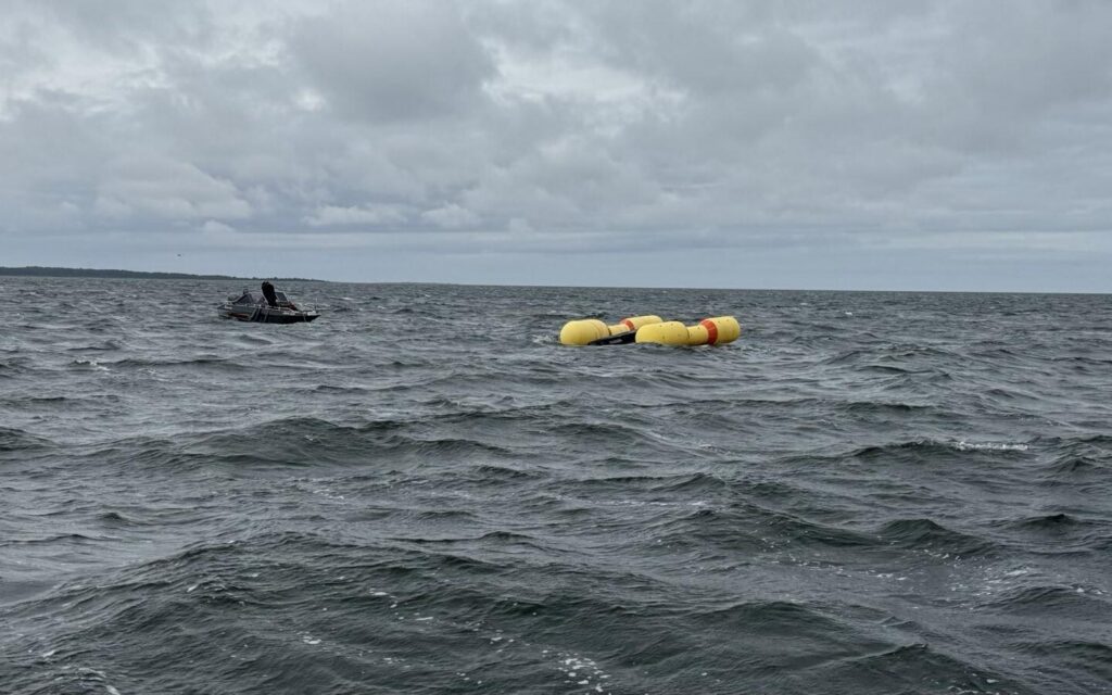Though the aircraft capsized, it remained buoyant thanks to flotation devices that deployed automatically beneath its doors. Photo by the Estonian Police and Border Guard.