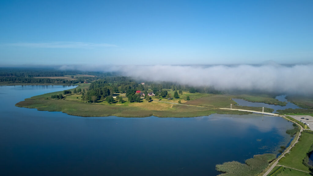 Roosisaare bridge and Lake Tamula in Võru. Photo by Vaido Otsar/CC BY-SA 4.0 licence.