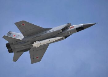A Russian MiG-31BM carrying a Kh-47M2 Kinzhal missile at the 2018 Victory Parade in Moscow. Photo: CC BY 4.0 licence.