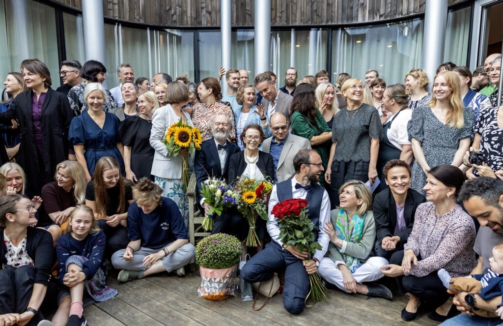 Arvo Pärt (centre) with his family and the staff of the Arvo Pärt Centre, 11 September 2025. Photo by Birgit Püve.