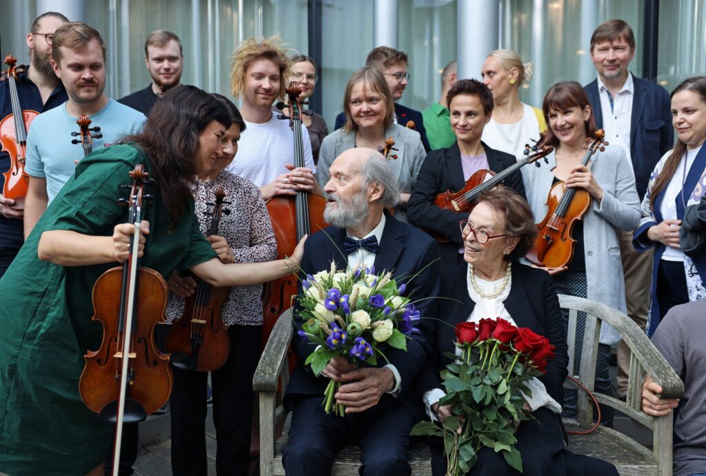 Arvo Pärt (centre) with his family and the staff of the Arvo Pärt Centre, 11 September 2025. Photo by Birgit Püve.
