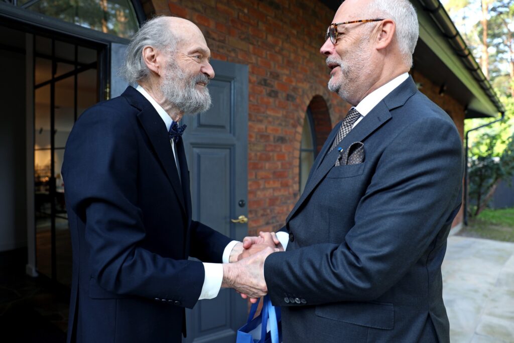 Arvo Pärt (left) congratulated by Estonian president Alar Karis at his home, 11 September 2025. Photo by Birgit Püve.