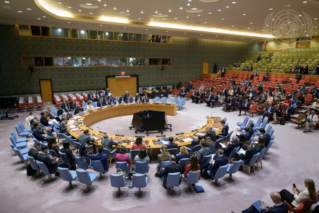 A wide view of the Security Council meeting on threats to international peace and security. Photo by UN.