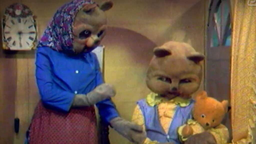 Mum says it’s time for reading. Mõmmi looks ready for therapy. Photo: ERR