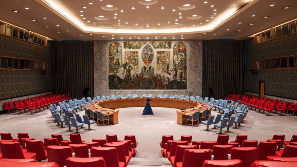 The hall of the United Nations Security Council in New York City, where Estonia has called its first-ever emergency meeting. Photo: Wikiweeki/CC BY 4.0 licence.