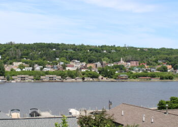 View of Hancock, Michigan from Houghton, Michigan. Photo by Chris857/CC BY-SA 4.0 licence.