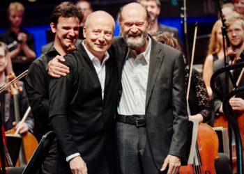 Paavo Järvi (left), Arvo Pärt and the Pärnu Festival Orchestra. Photo by Kaupo Kikkas.