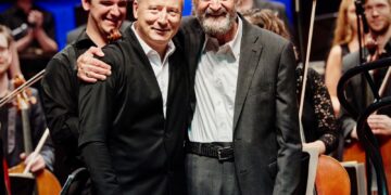 Paavo Järvi (left), Arvo Pärt and the Pärnu Festival Orchestra. Photo by Kaupo Kikkas.