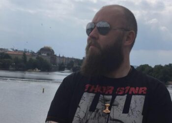 Valmar Veste, EKRE’s mayoral candidate in Pärnu, wearing a Thor Steinar shirt – a brand linked in Germany to far-right and neo-Nazi symbolism. Photo: Facebook.