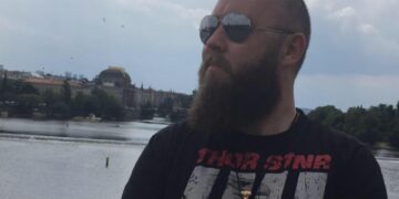 Valmar Veste, EKRE’s mayoral candidate in Pärnu, wearing a Thor Steinar shirt – a brand linked in Germany to far-right and neo-Nazi symbolism. Photo: Facebook.