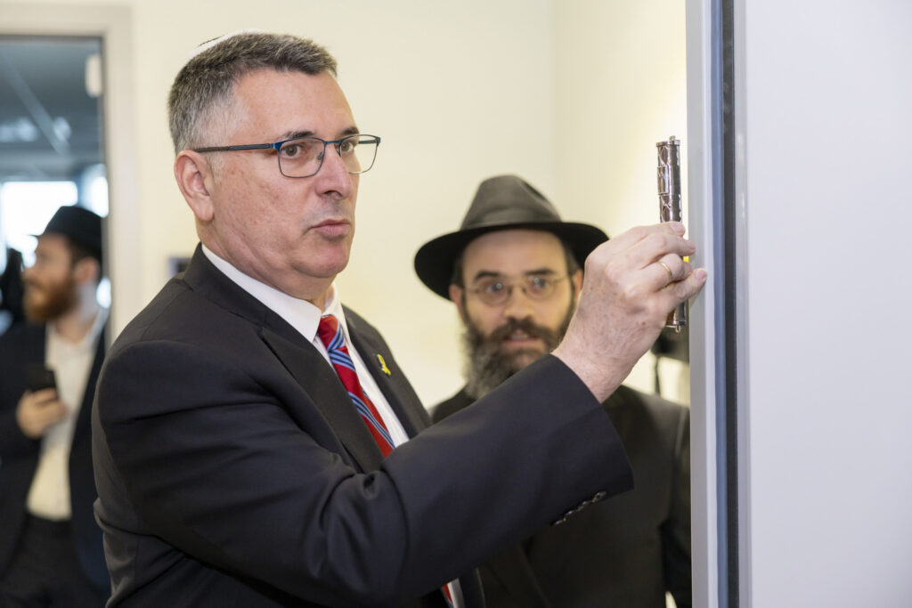 Israel’s foreign minister Gideon Sa’ar and Estonian Jewish Centre's chief rabbi Shmuel Chanie Kot at the opening of Israel's embassy in Tallinn. Photo by the Estonian foreign ministry.