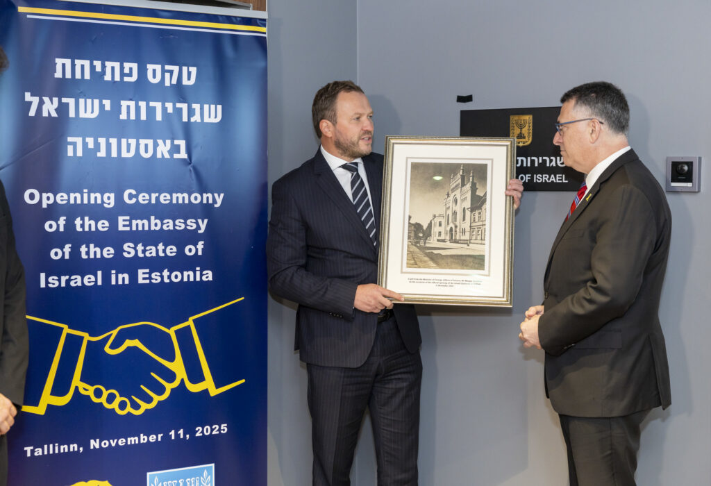 Estonia’s foreign minister Margus Tsahkna and his Israeli counterpart Gideon Sa’ar at the opening of the Israeli embassy in Tallinn, located on the same street where the city’s synagogue once stood before its destruction in the Second World War. Photo by the Estonian foreign ministry.