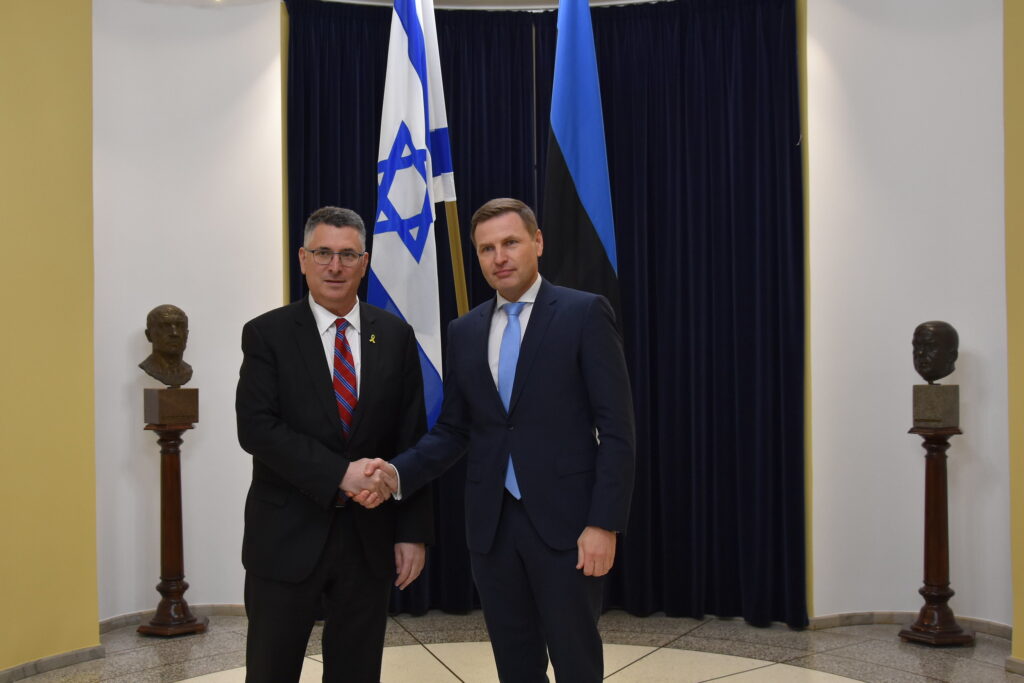 Israeli foreign minister Gideon Sa’ar and the Estonian defence minister Hanno Pevkur meeting in Tallinn on 11 November 2025. Photo by the Estonian defence ministry.