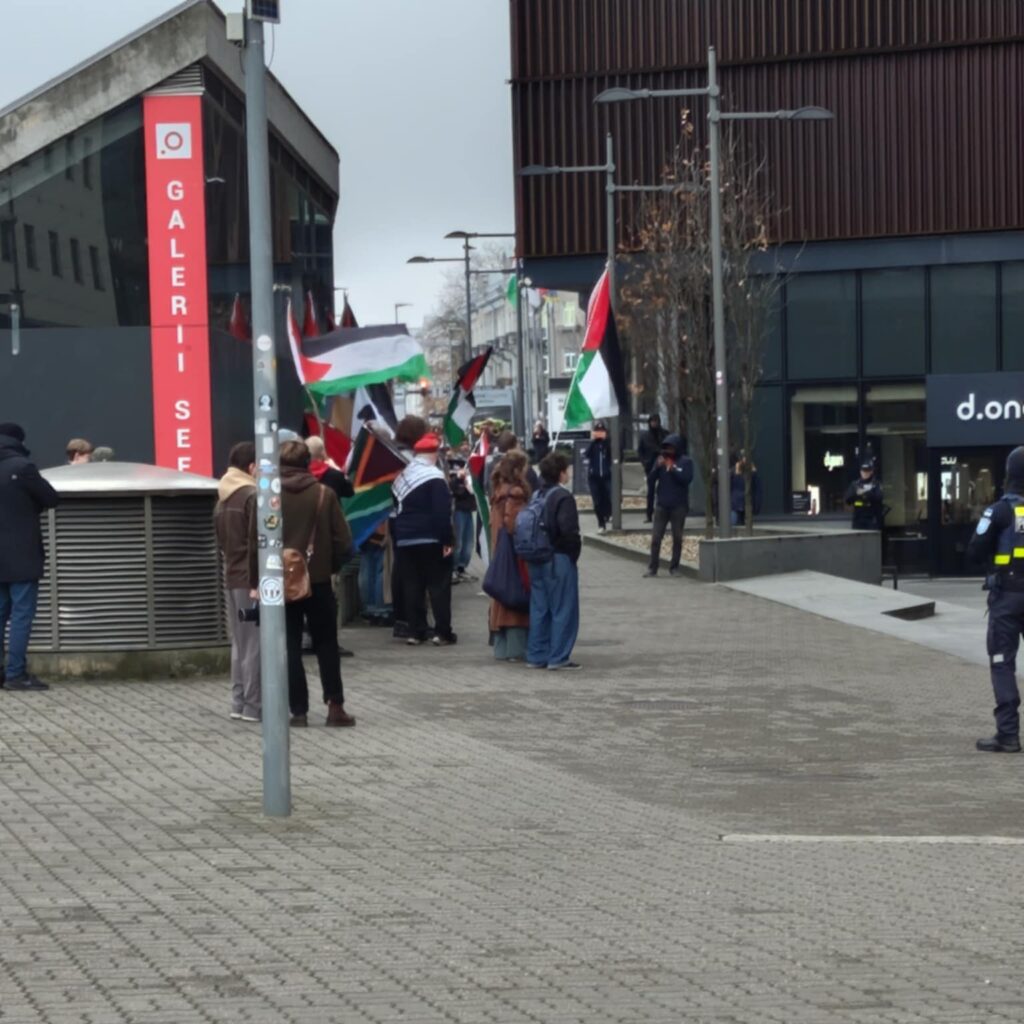 Israel's embassy’s opening in Tallinn drew calls for boycott from several far-left activist groups, though only around 35–40 demonstrators gathered outside the venue in Tallinn. Photo by Estonian World.