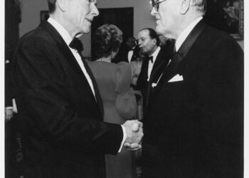 Ernst Jaakson meeting the then-US president, Ronald Reagan, in 1982.